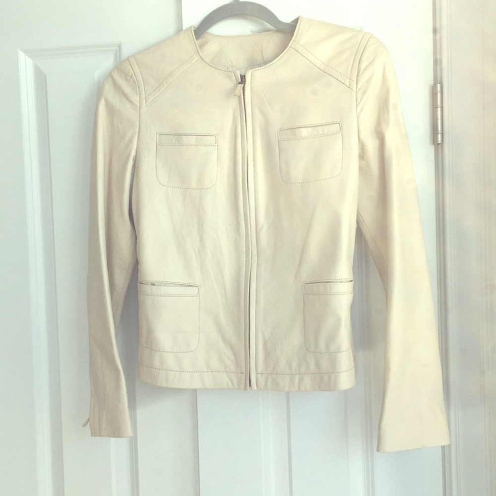 Short cream leather jacket